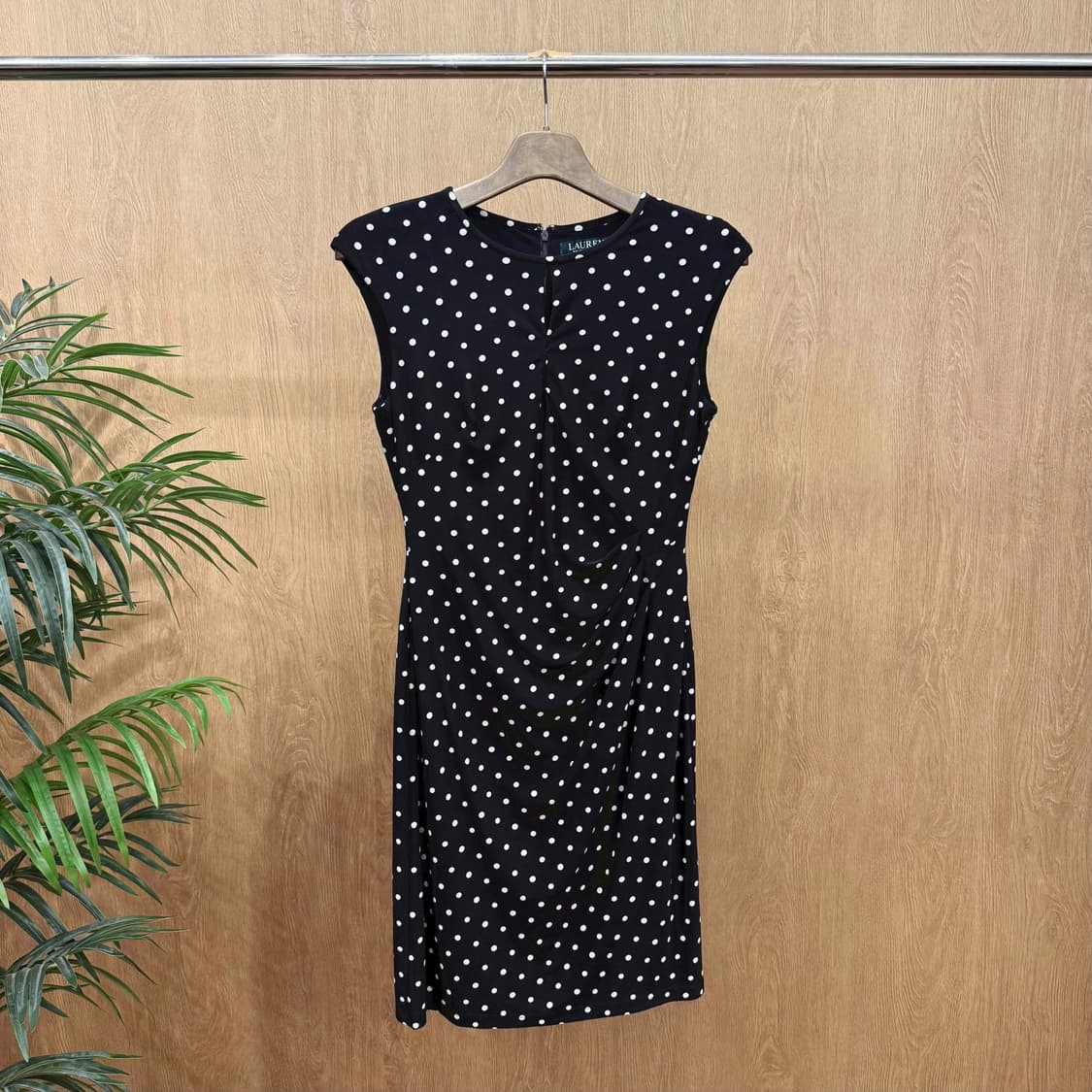 폴로 랄프 로렌 폴카 도트 허리 셔링 슬리브리스 미디 원피스 블랙 상품이미지1