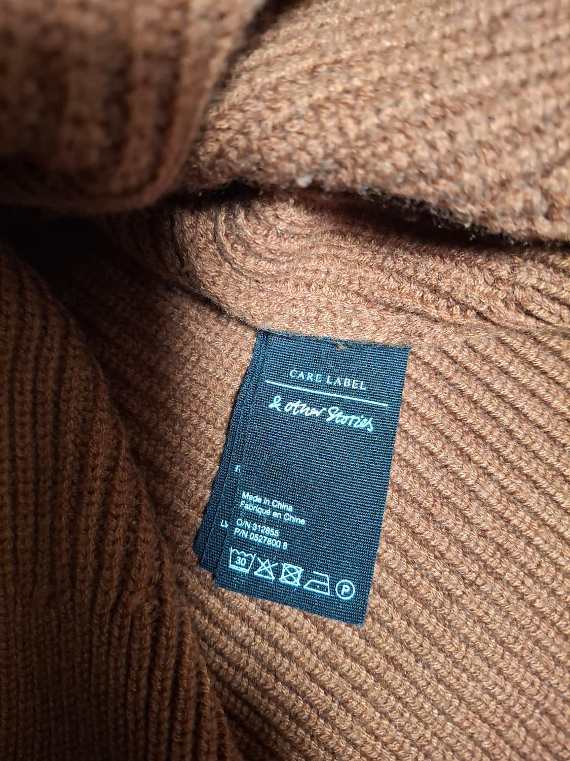 앤아더스토리즈 브이넥 니트 스웨터 상품이미지5