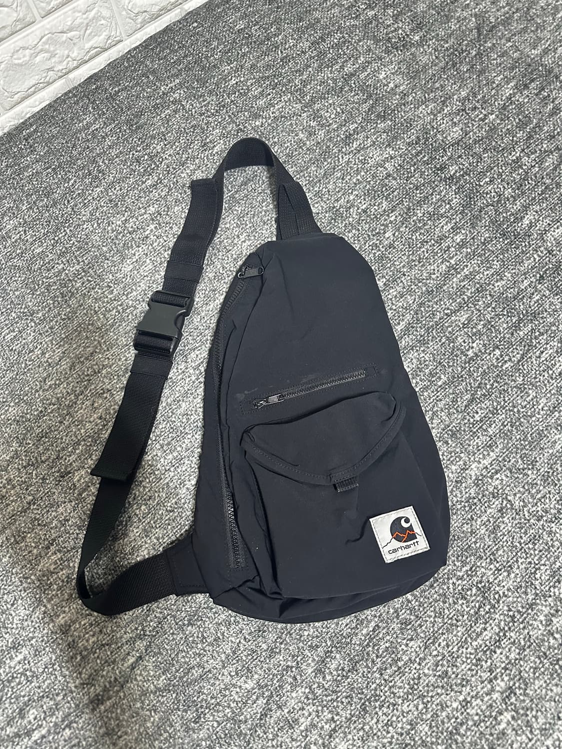 칼하트 블랙 바디백 메신저백 상품이미지2