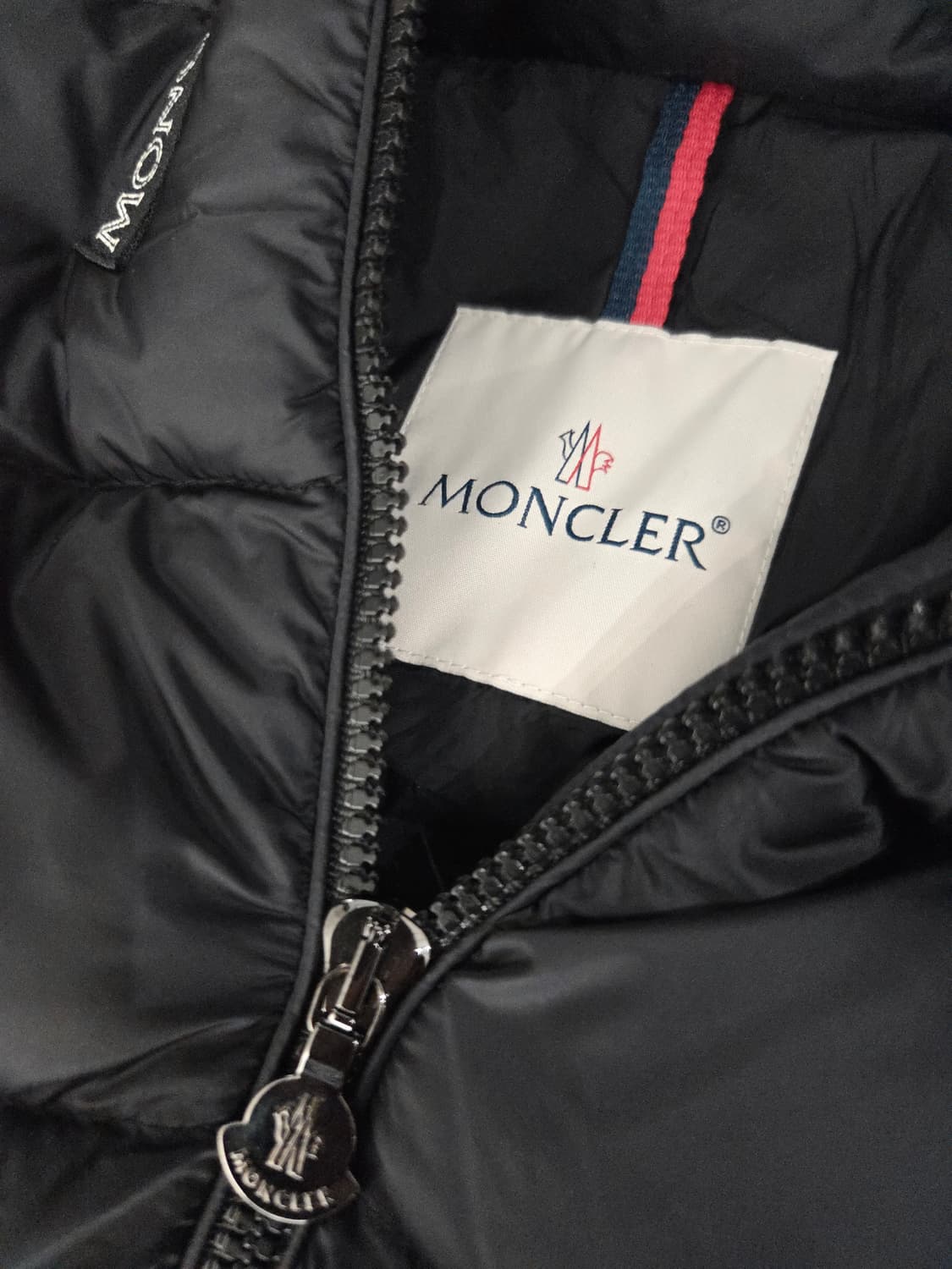 몽클레어 키즈 블랙 패딩 점퍼 후드(12A) 상품이미지5