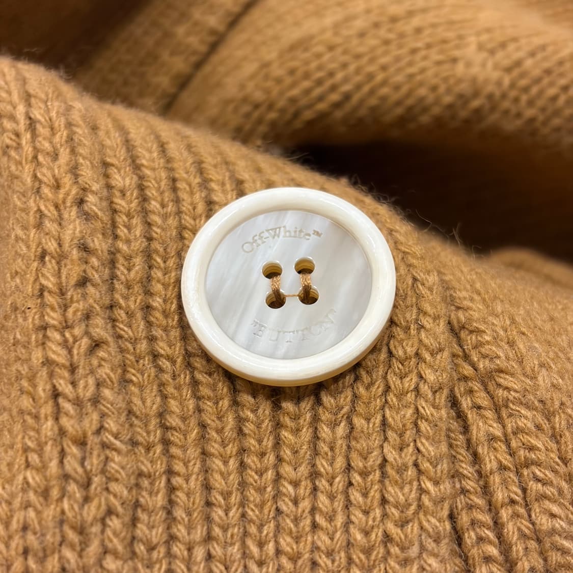 [42] 20FW 오프화이트 플라워 애로우 니트 가디건 브라운 D887 상품이미지6