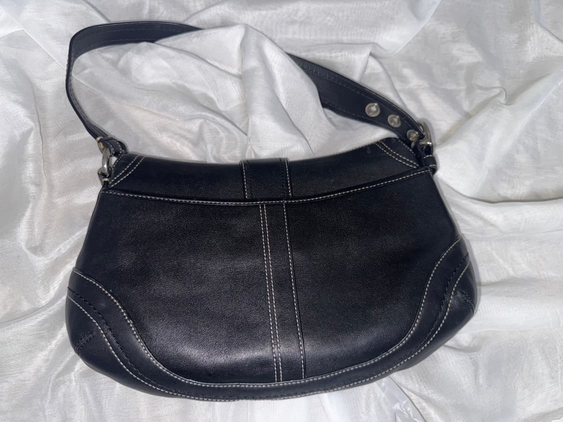 코치 소호 블랙 버클 숄더백 상품이미지3