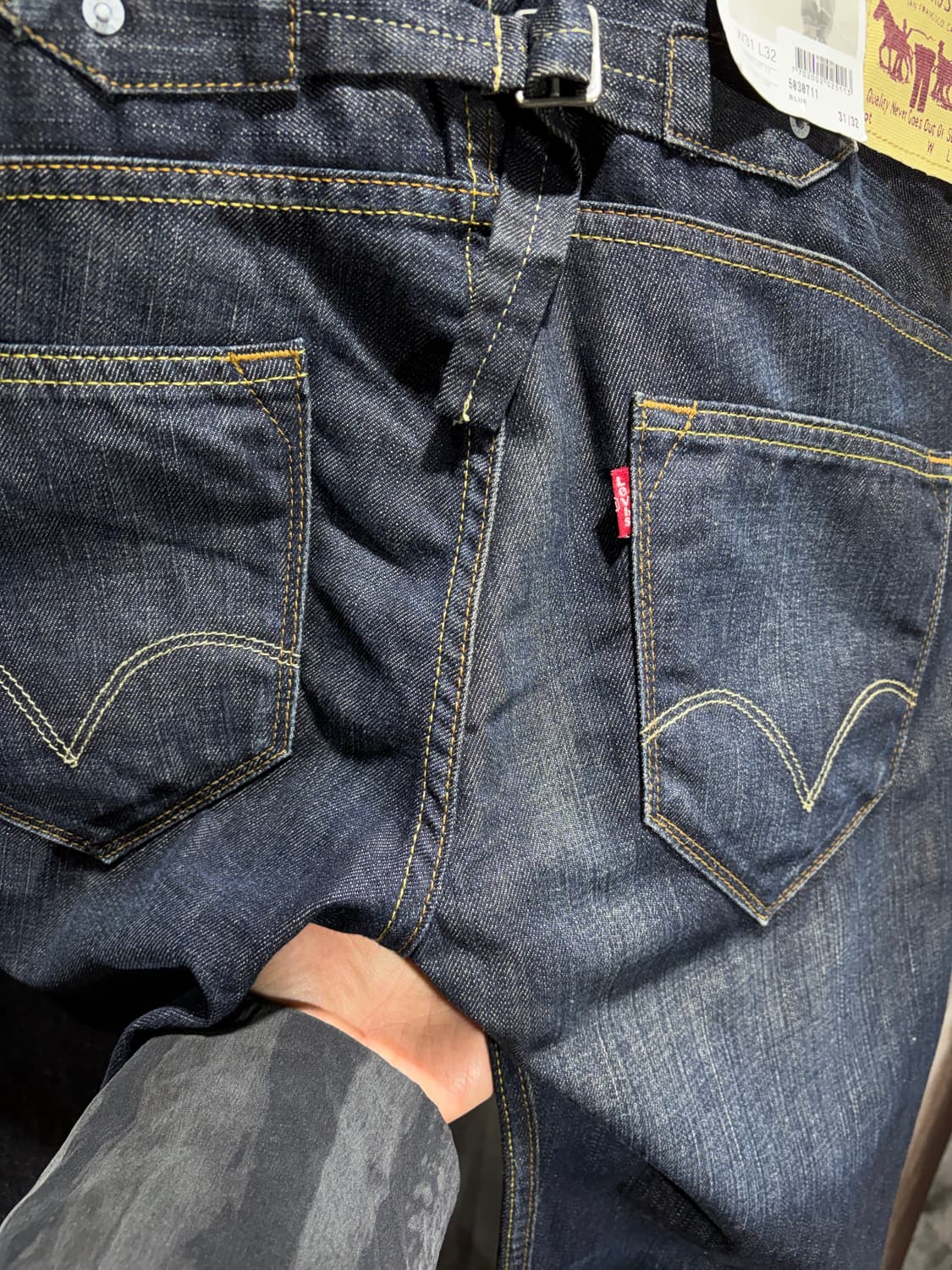 33in 리바이스 503 Loose 워싱 셀비지 데님팬츠 상품이미지10