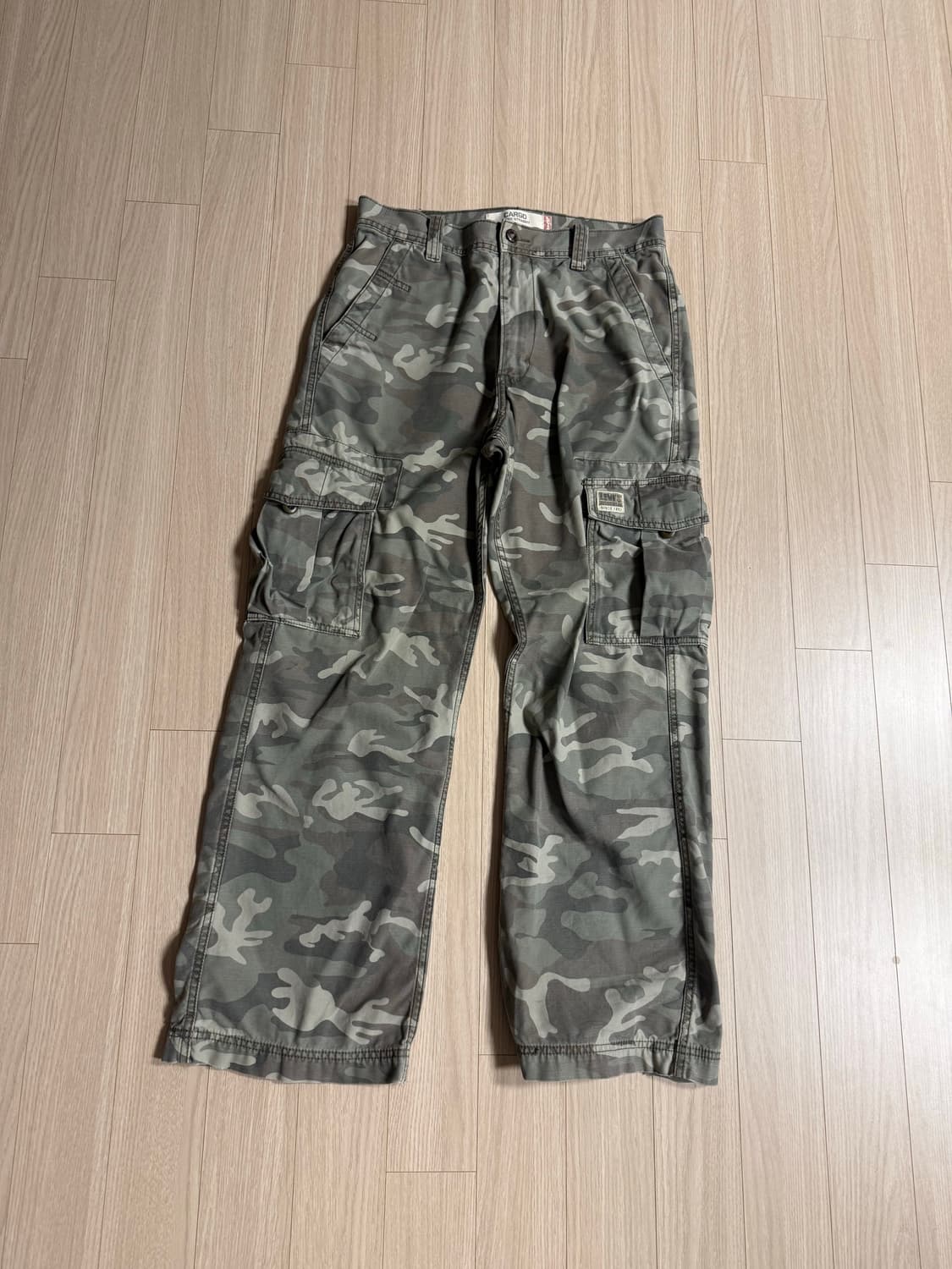 리바이스 카모 카고 바지 상품이미지1