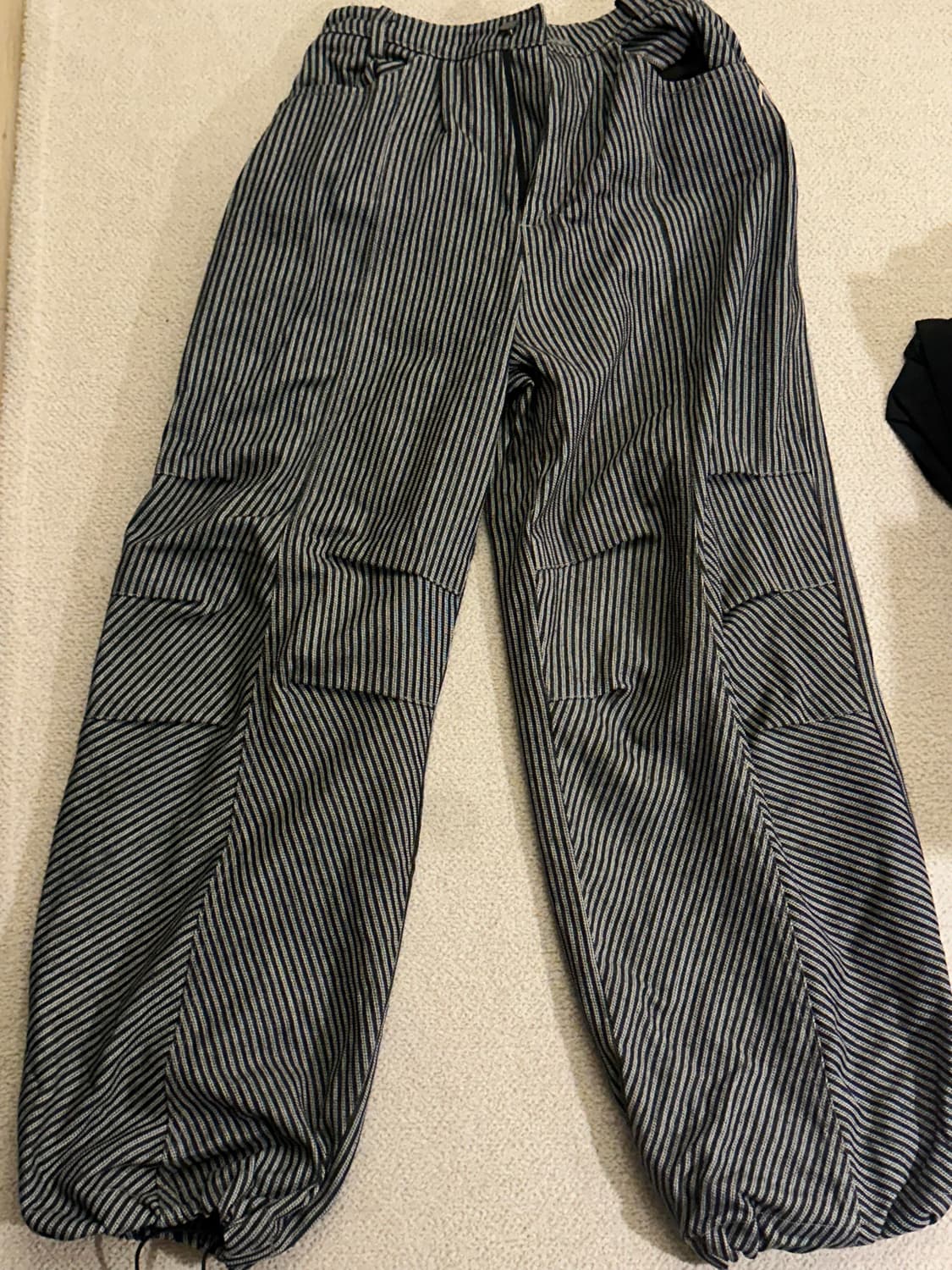 Knee Pin-tuck Stripe Denim Pants (Black) 상품이미지2