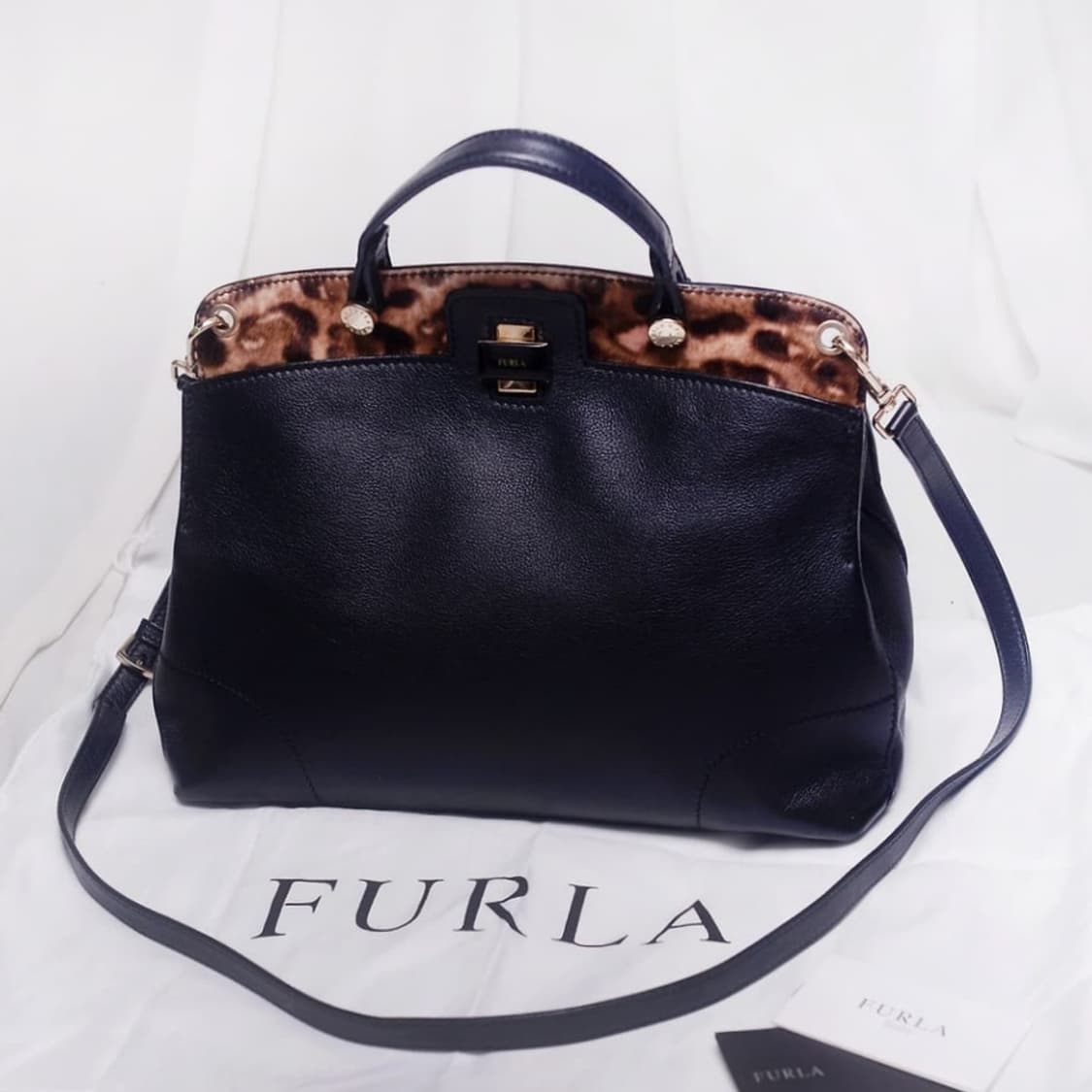 훌라 (FURLA) 파이퍼 럭스 송치 레더 원핸들 토트.숄더백 상품이미지1
