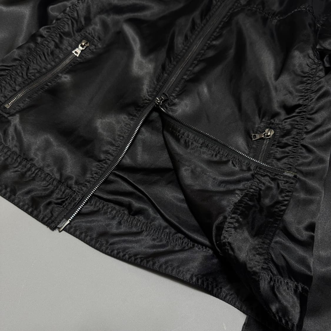 히스테릭글래머 블랙컬러 히스테릭걸 자수 로고 하이넥 새틴 자켓 상품이미지4