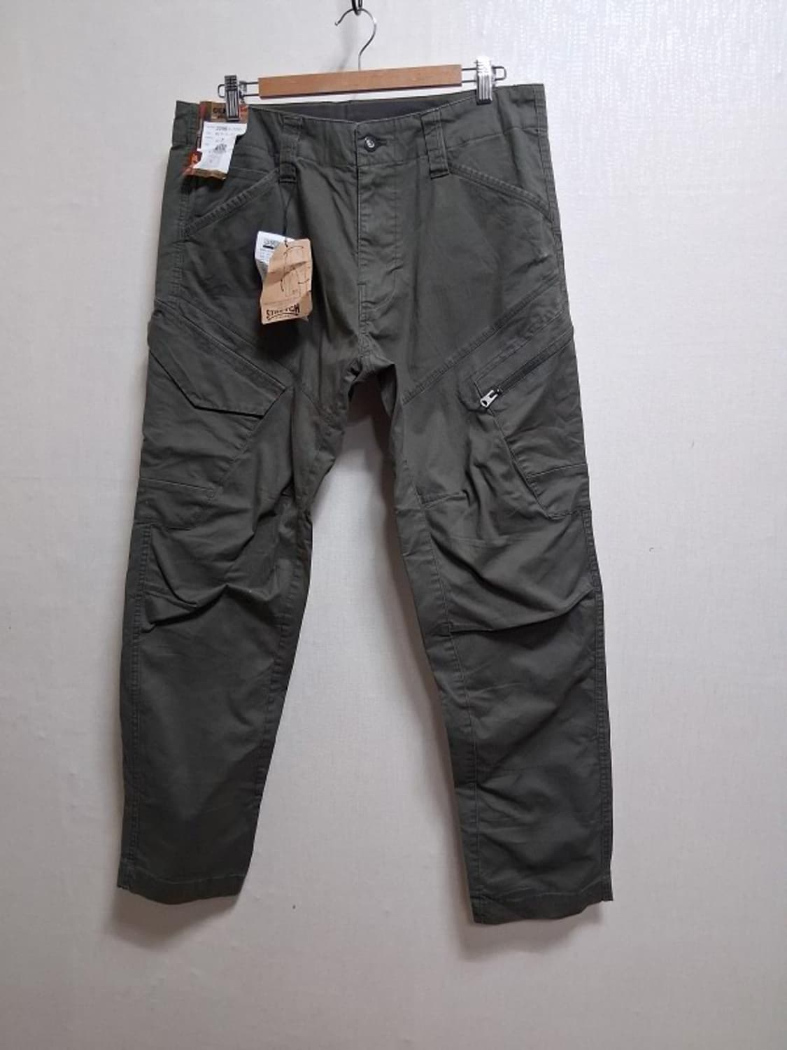 GENBA 남성  카키색 카고팬츠

미착새옷 34 35 상품이미지1