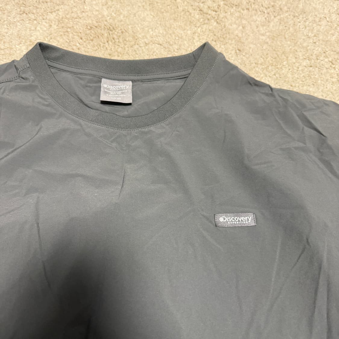 디스커버리 프레시벤트 우븐 에센셜 냉감 반팔티 105 차콜 상품이미지2
