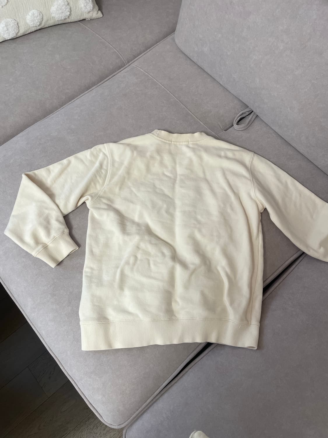 꾸레쥬 자수 맨투맨 상품이미지2