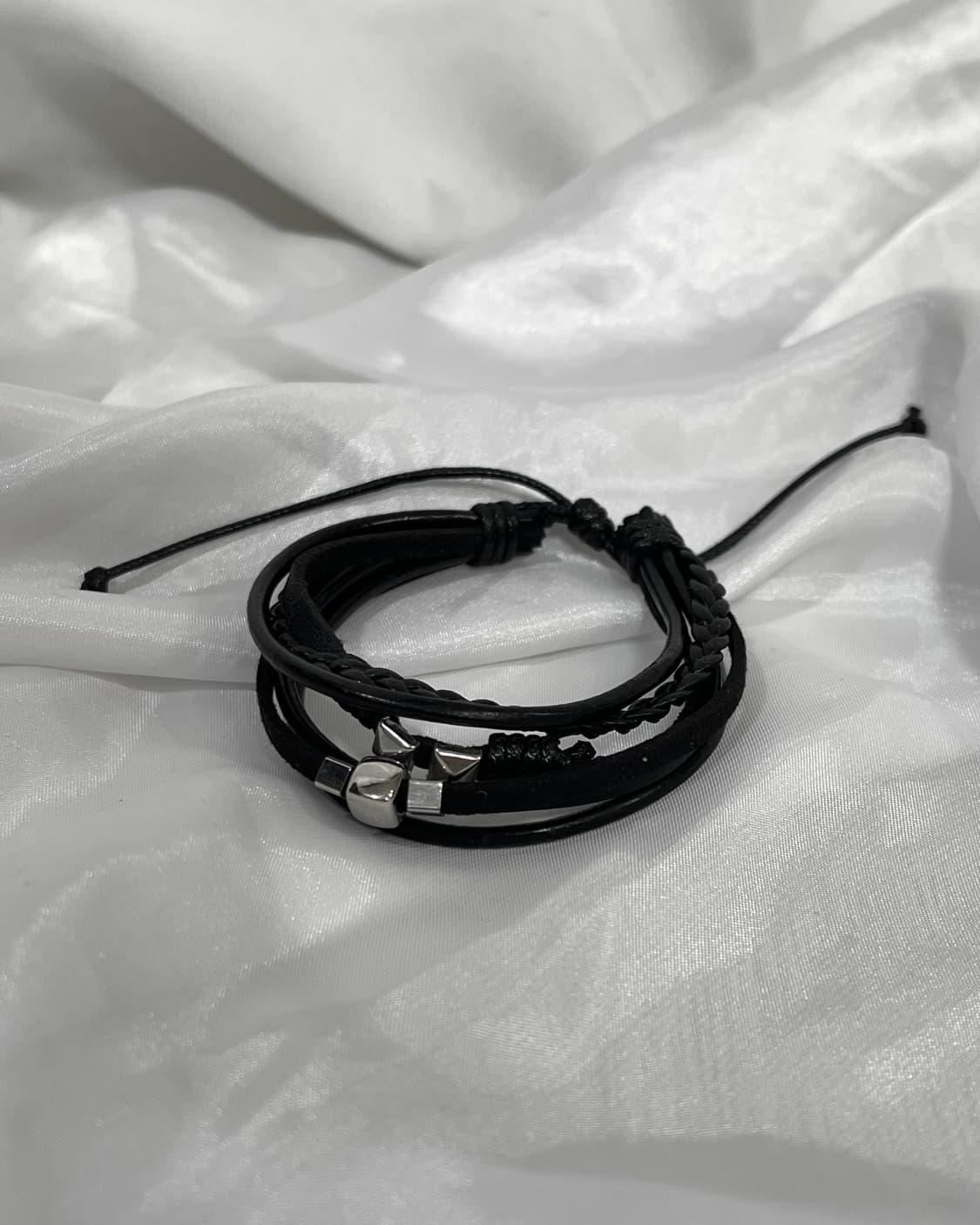 black bracelet 상품이미지1
