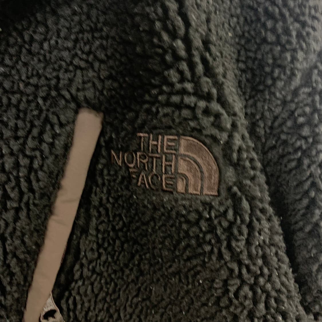 노스페이스 신형 블랙 뽀글이 쉐르파 자켓 상품이미지4