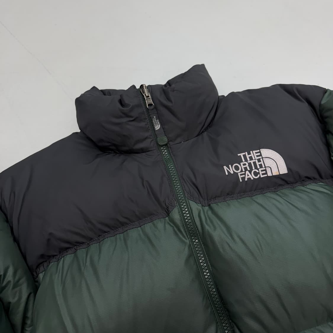 노스페이스 700 눕시 카키 그린 푸퍼 구스다운 패딩 상품이미지3