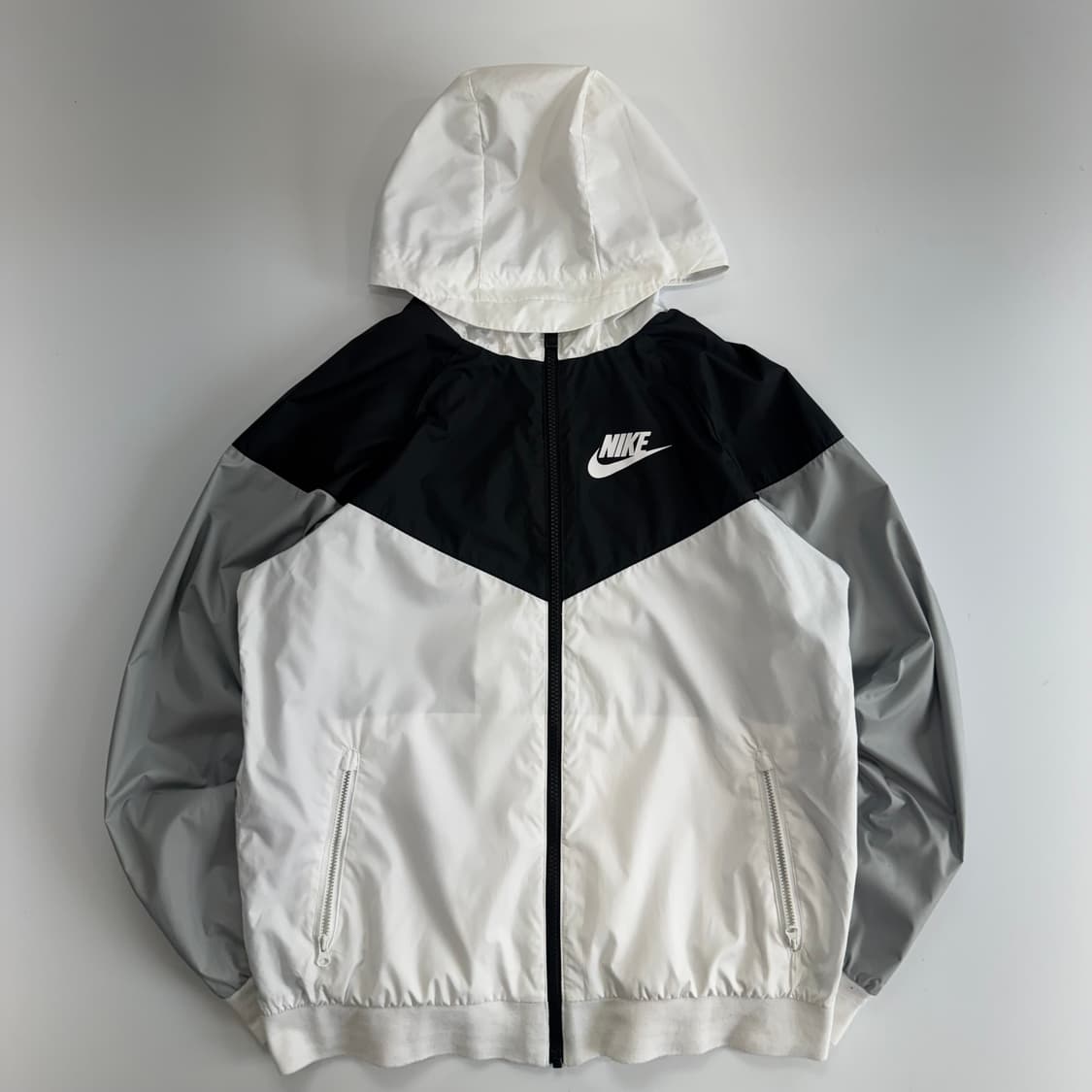 Nike 나이키 블랙 화이트 배색 바람막이 상품이미지3