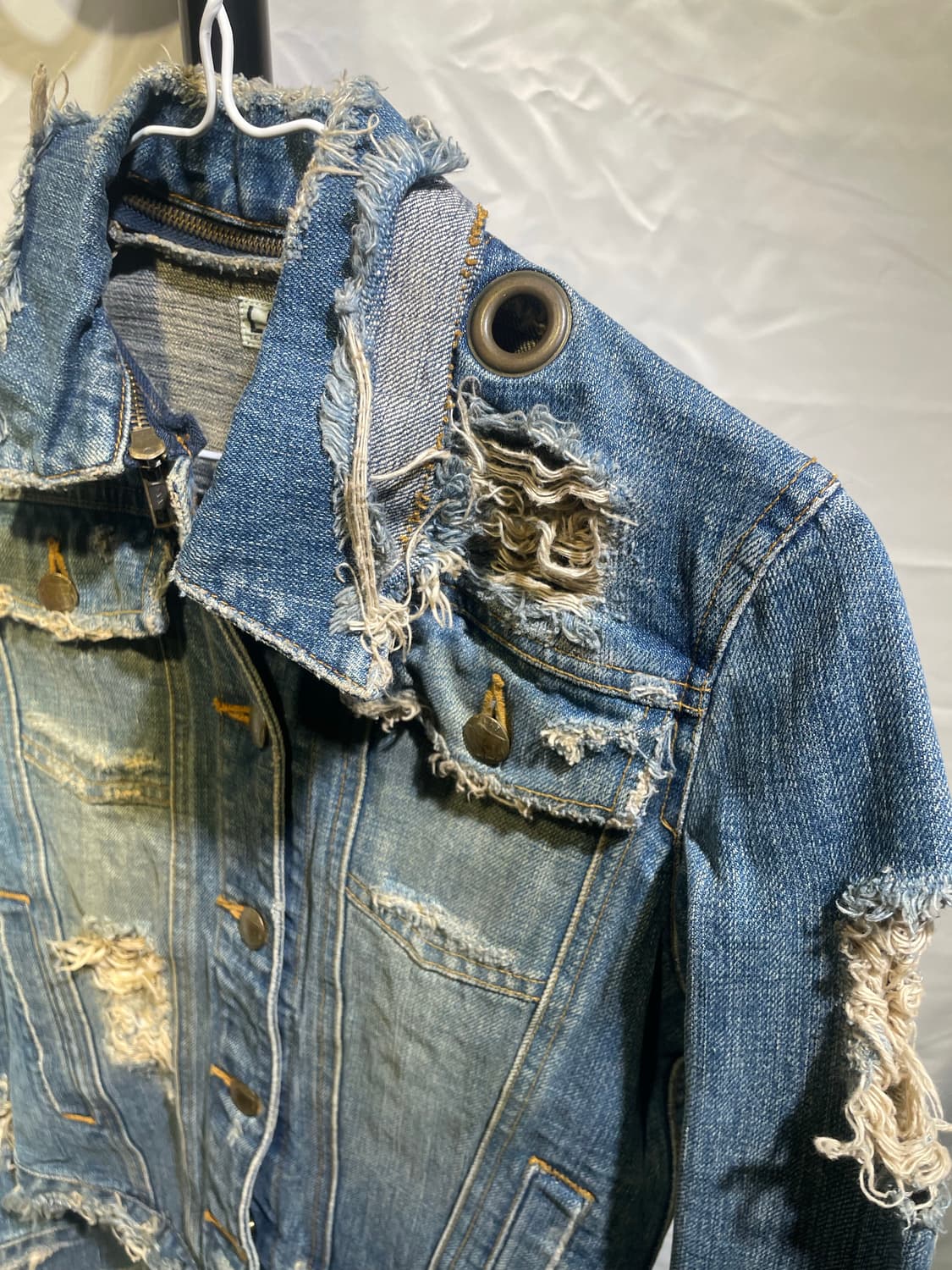 L.G.B MUDWASHED DENIM TRUCKER 상품이미지3