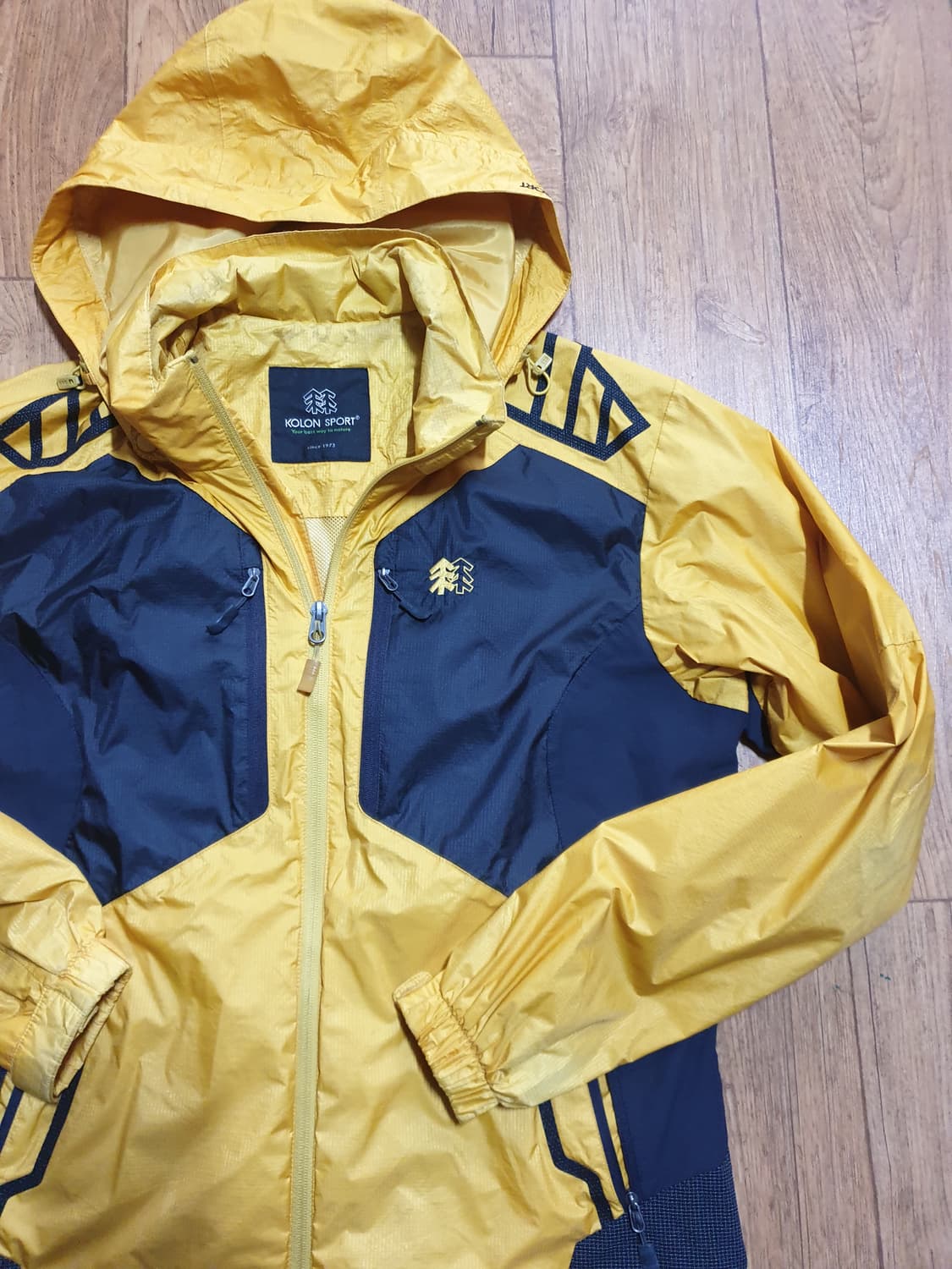 1119 코오롱 아웃도어 바람막이 95사이즈입니다 상품이미지3