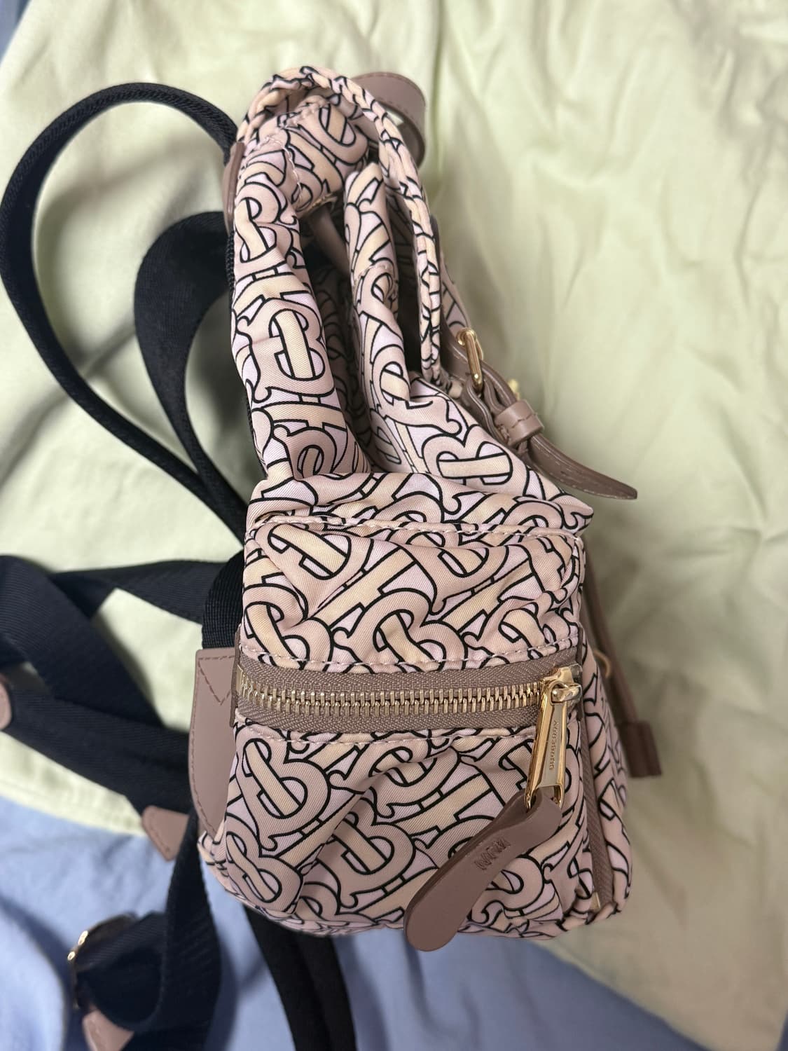 버버리 모노그램 나일론 스몰 백팩 상품이미지2