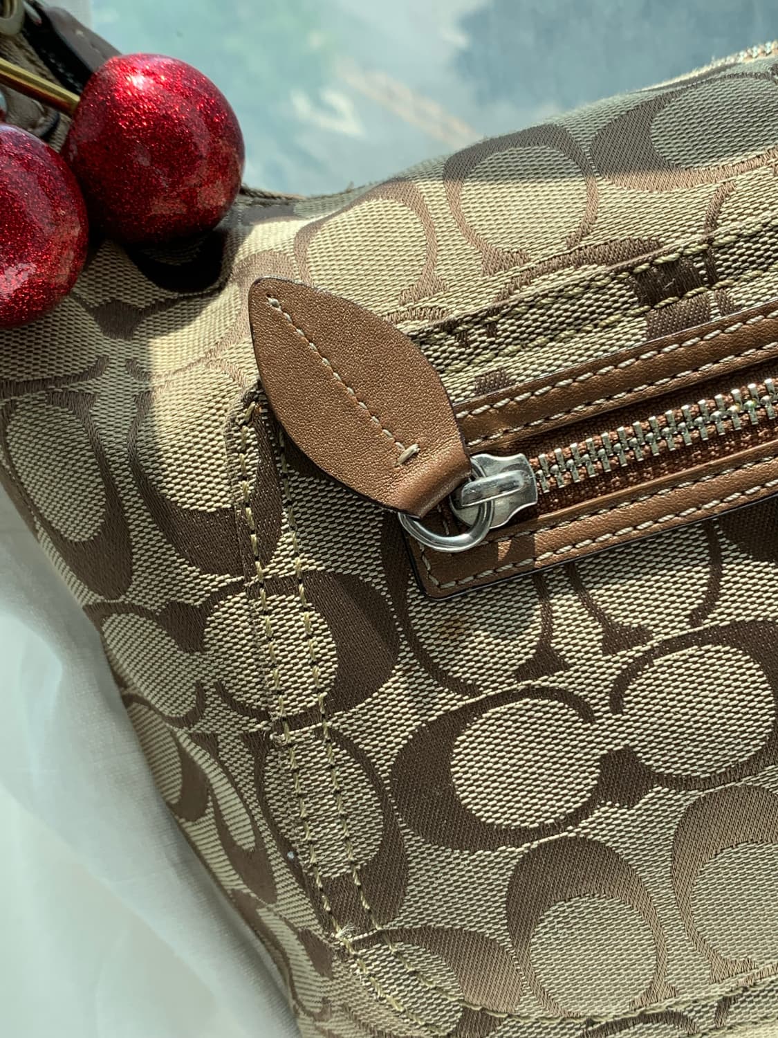 Coach Signature Medium Shoulder Brown 🤎 상품이미지5