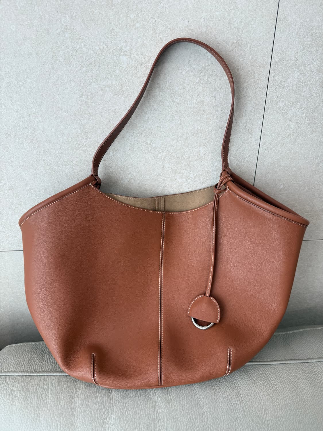 님버스 숄더백 미디움 (2번 착용/ 거의새상품) 상품이미지1