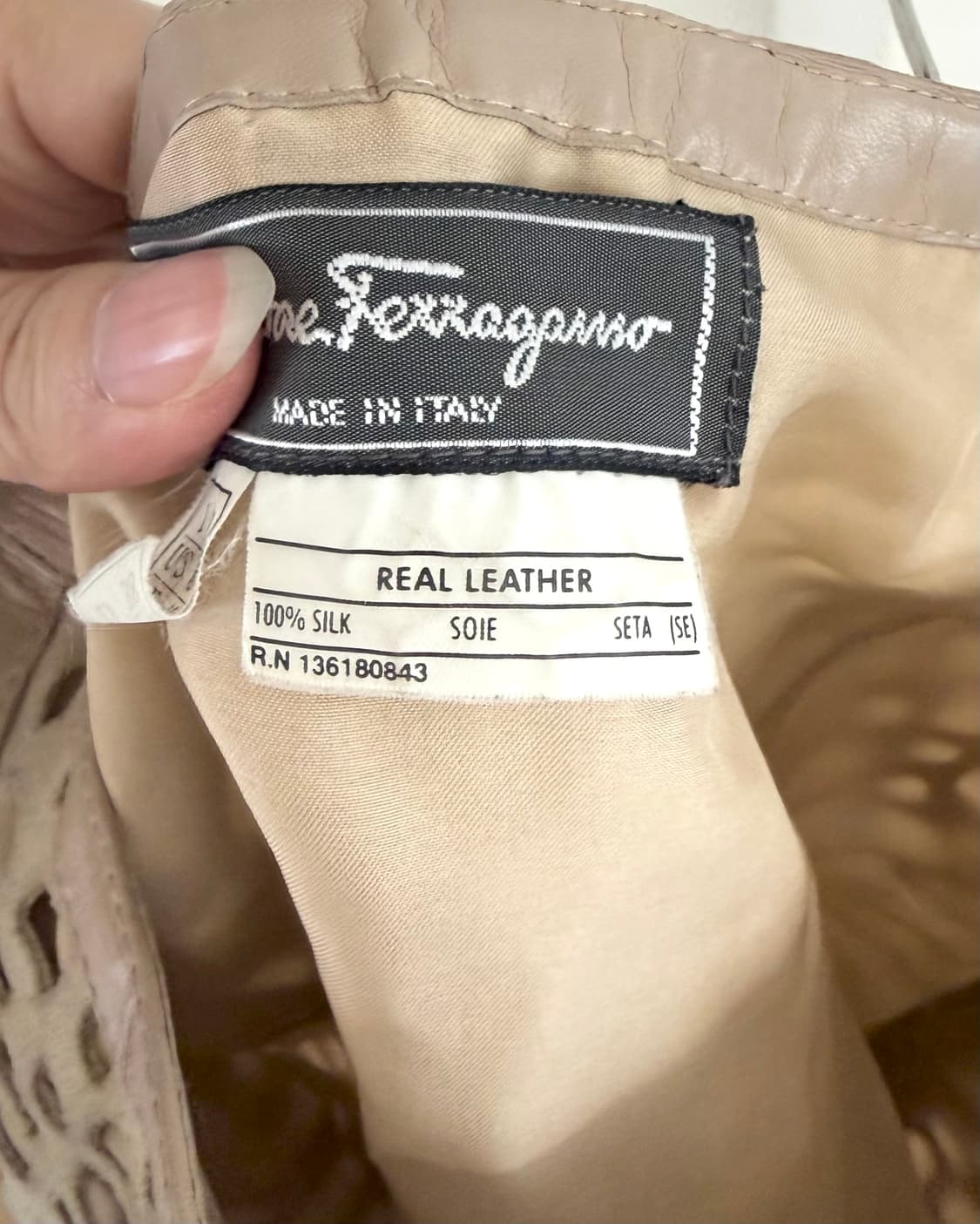 살바토레 페라가모 베이지 레이저컷 스커트 상품이미지9