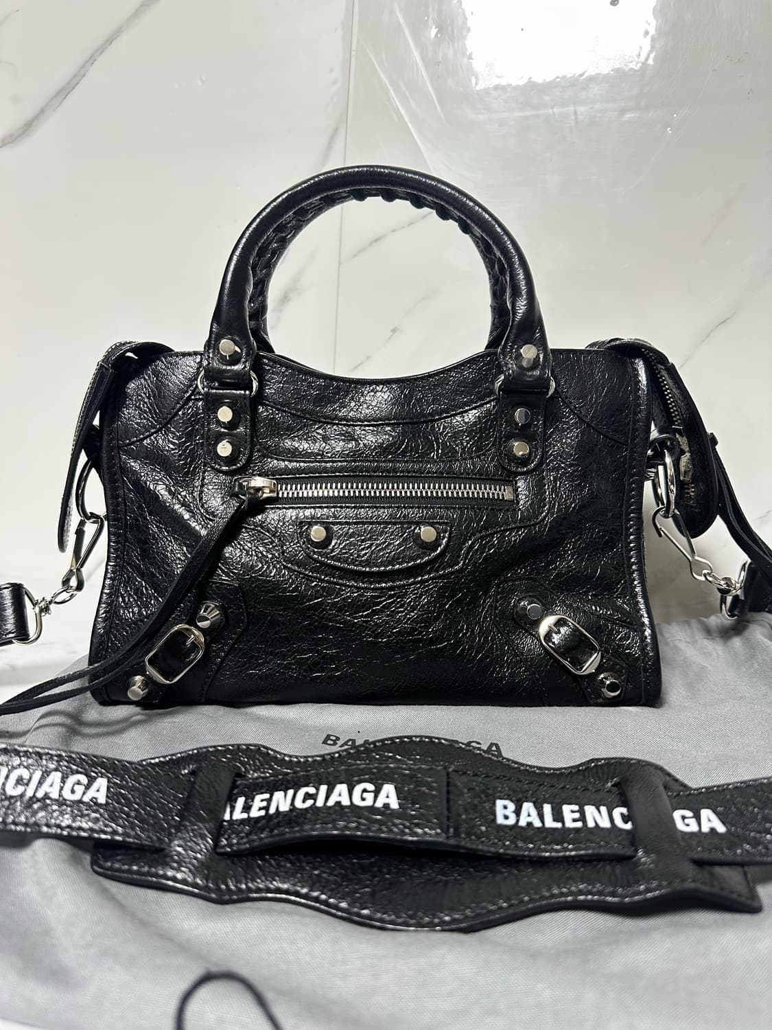 [SA급 정품] 발렌시아가 로고스트랩 시티 모터백 미니  상품이미지8