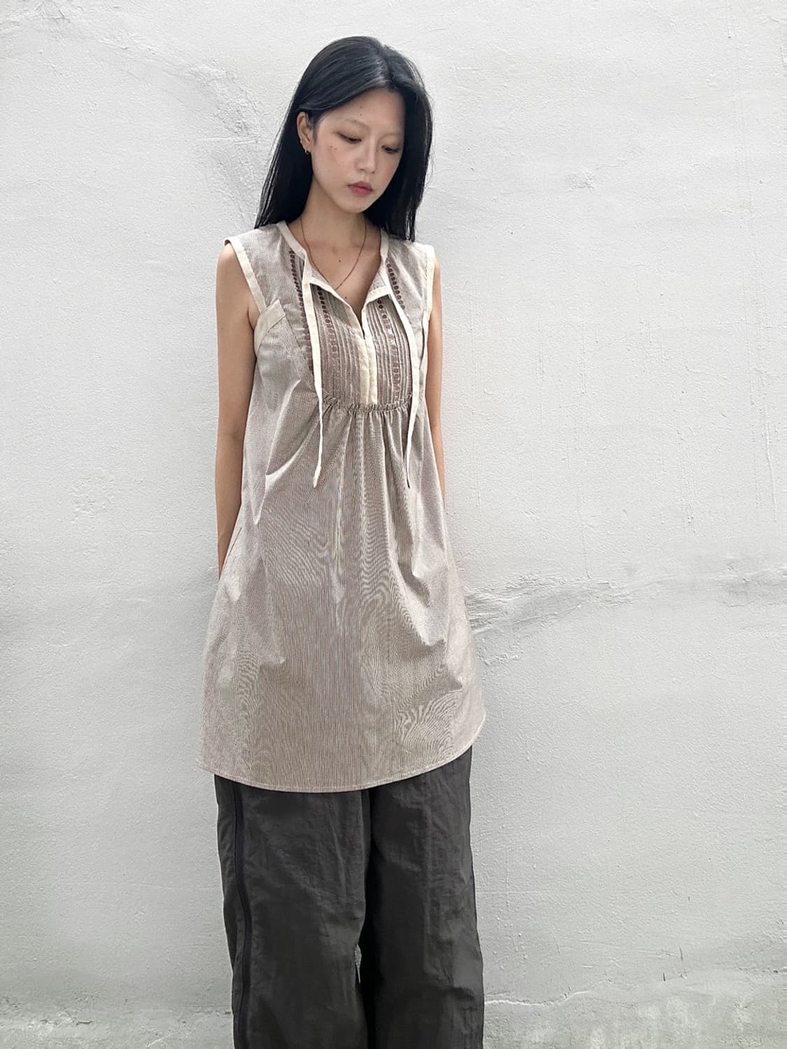 PHILOSOPHY pearl strap sleeveless blouse 상품이미지4