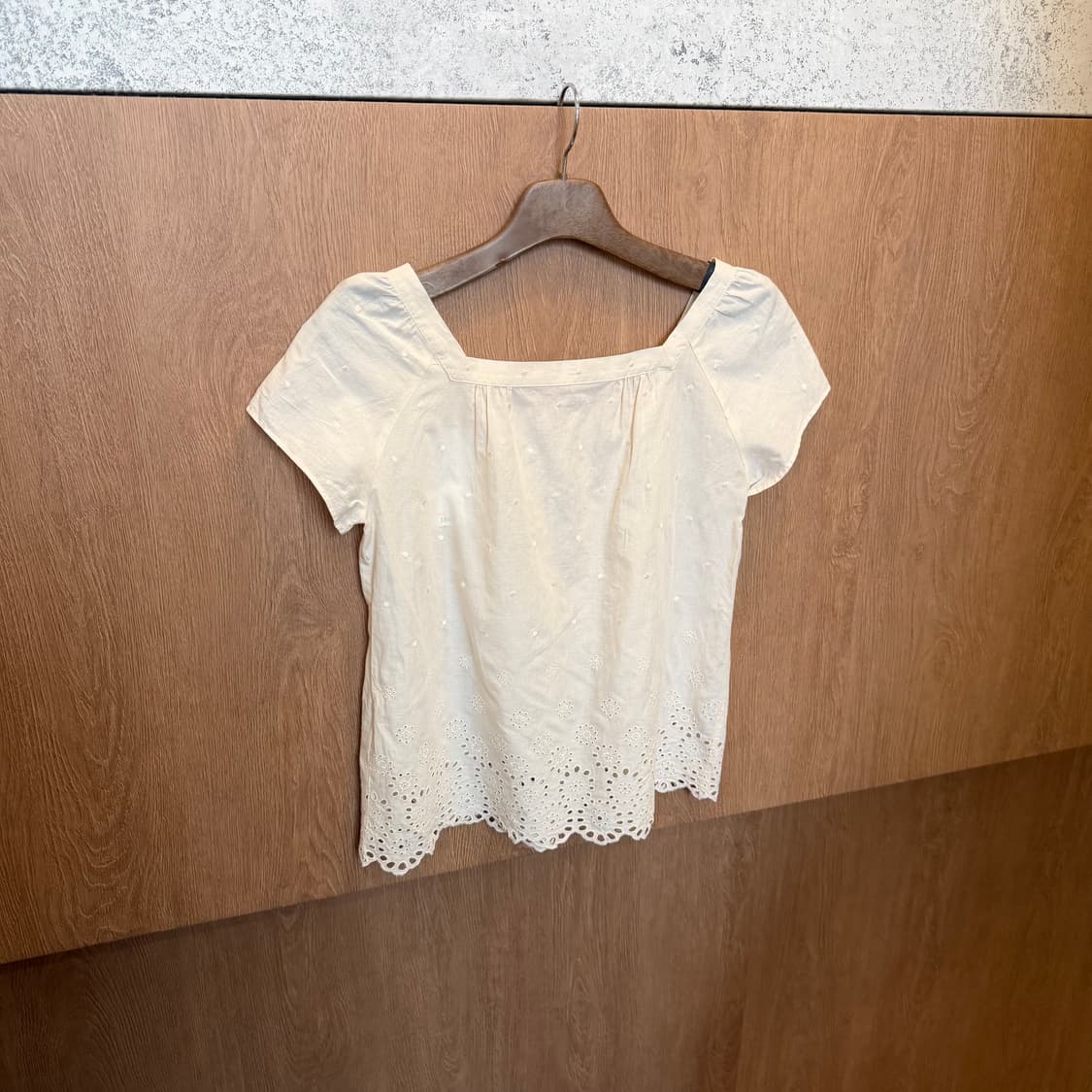 빈티지 스퀘어넥 반팔 블라우스 도트 자수 펀칭 아일렛 디테일 아이보리 상품이미지2