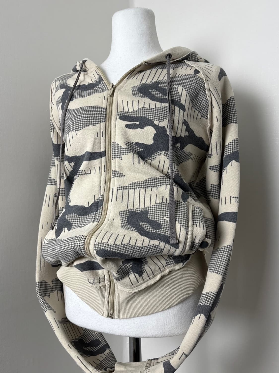 스투시 카고 베이지 후드집업 상품이미지1