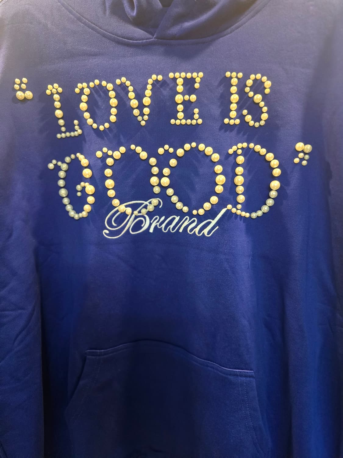 LOVE IS GOOD. 펄 로고 후드티 상품이미지2