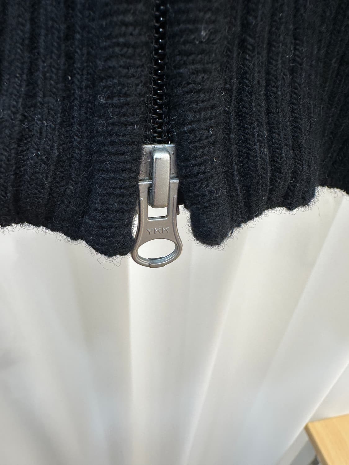 먼싱웨어 MUNSINGWEAR 털 트리밍 니트 조끼 블랙 상품이미지7