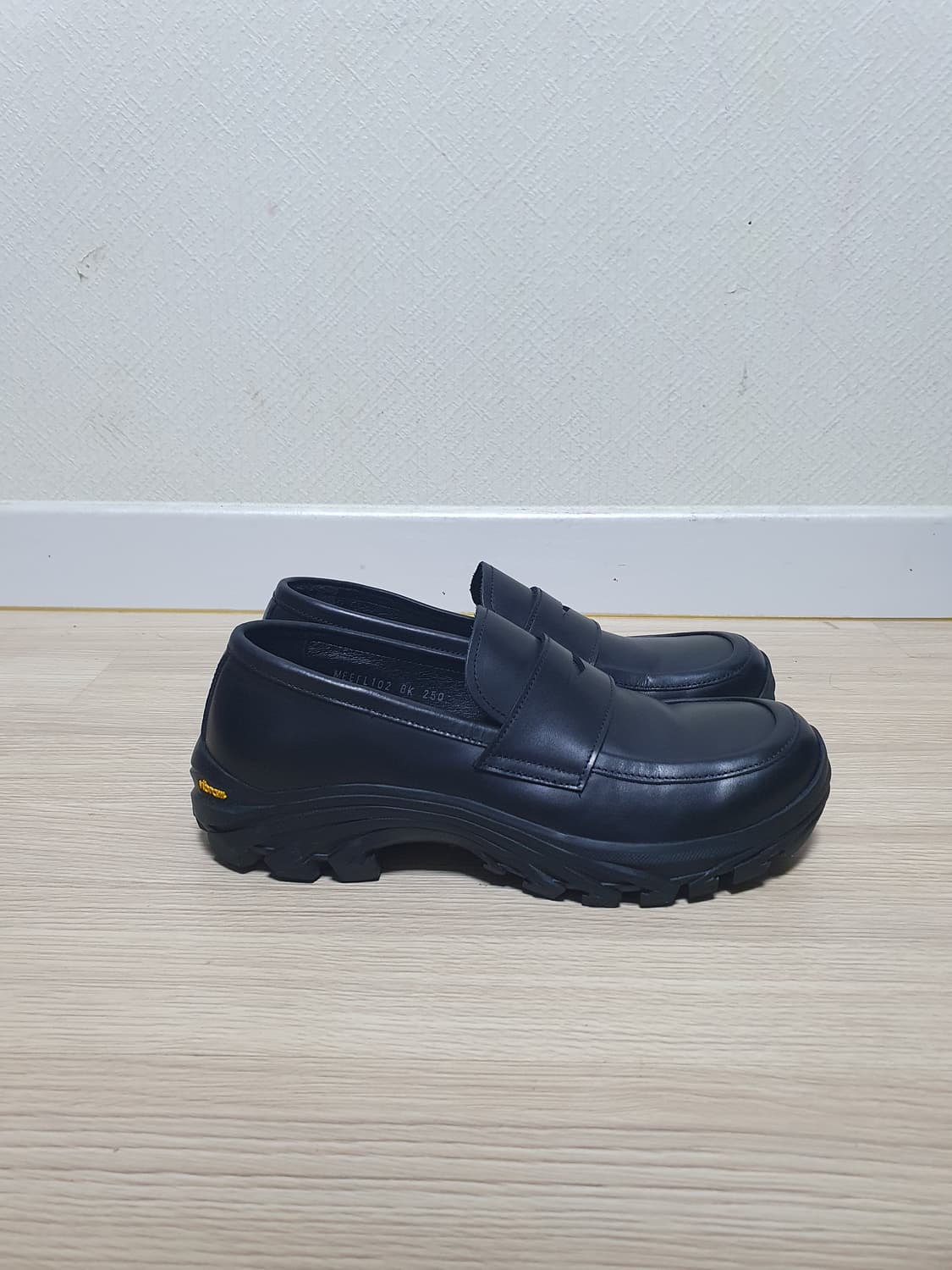 무신사 스탠다드 비브람 러그 솔 페니 로퍼 250 상품이미지1