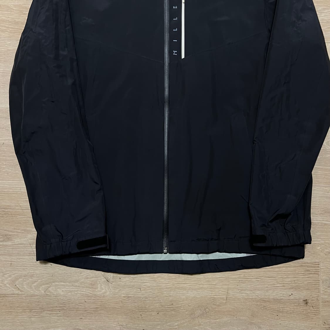 밀레 마운틴 등산복 로고 바람막이 집업자켓 [블랙] L/100 상품이미지3