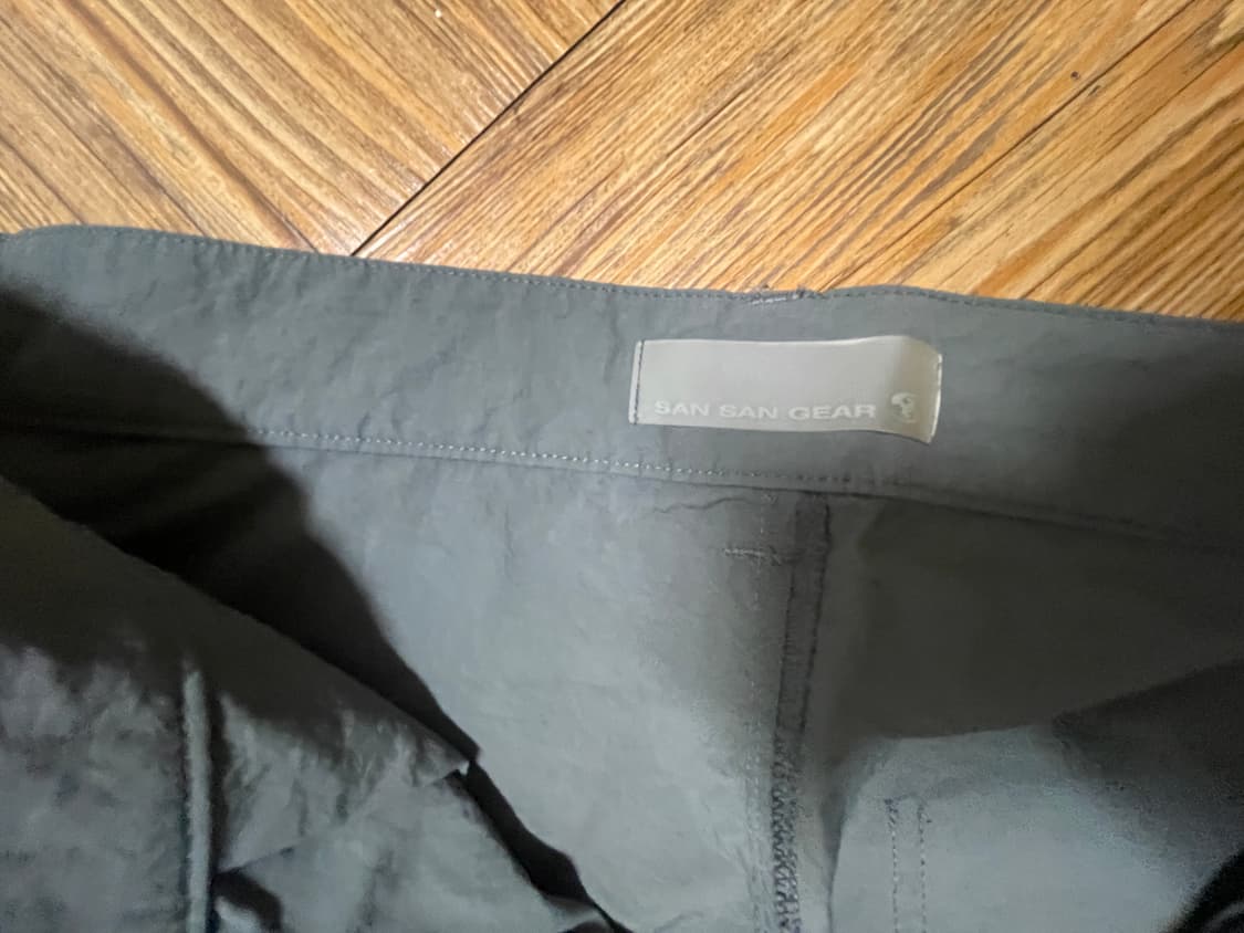 (1) 산산기어 테이퍼드 버튼 팬츠 차콜 상품이미지7