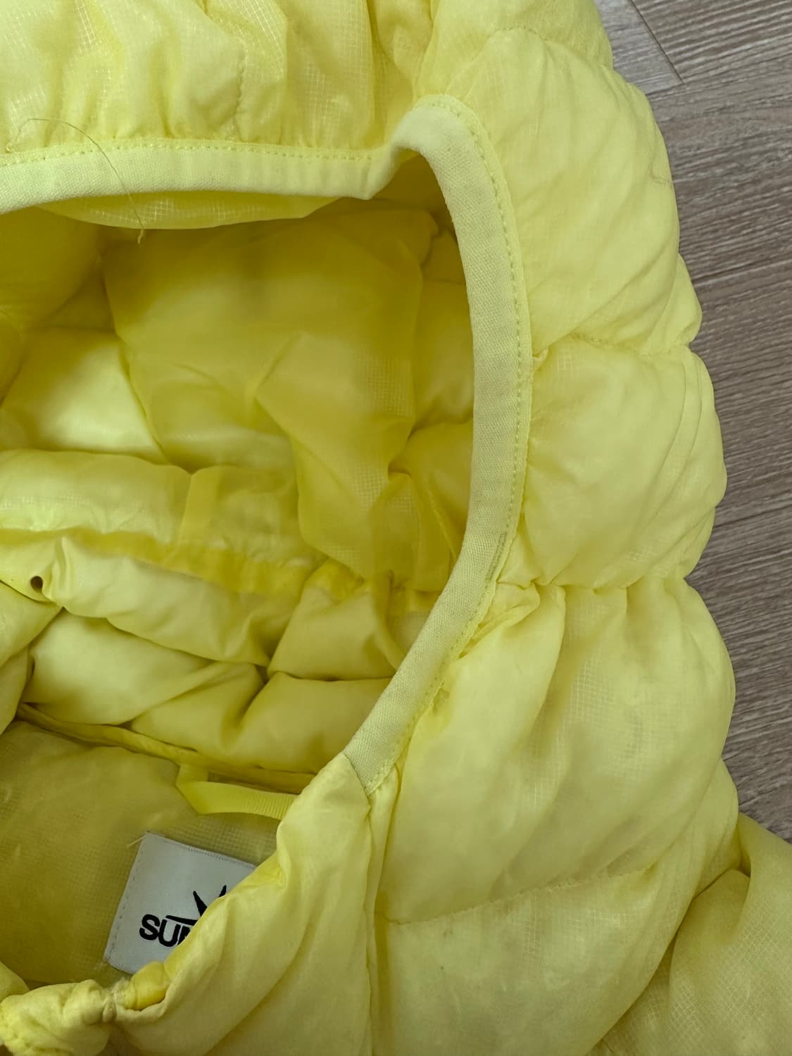 썬러브 후드 플라이트 라이트 다운 자켓 옐로우 경량패딩 상품이미지4