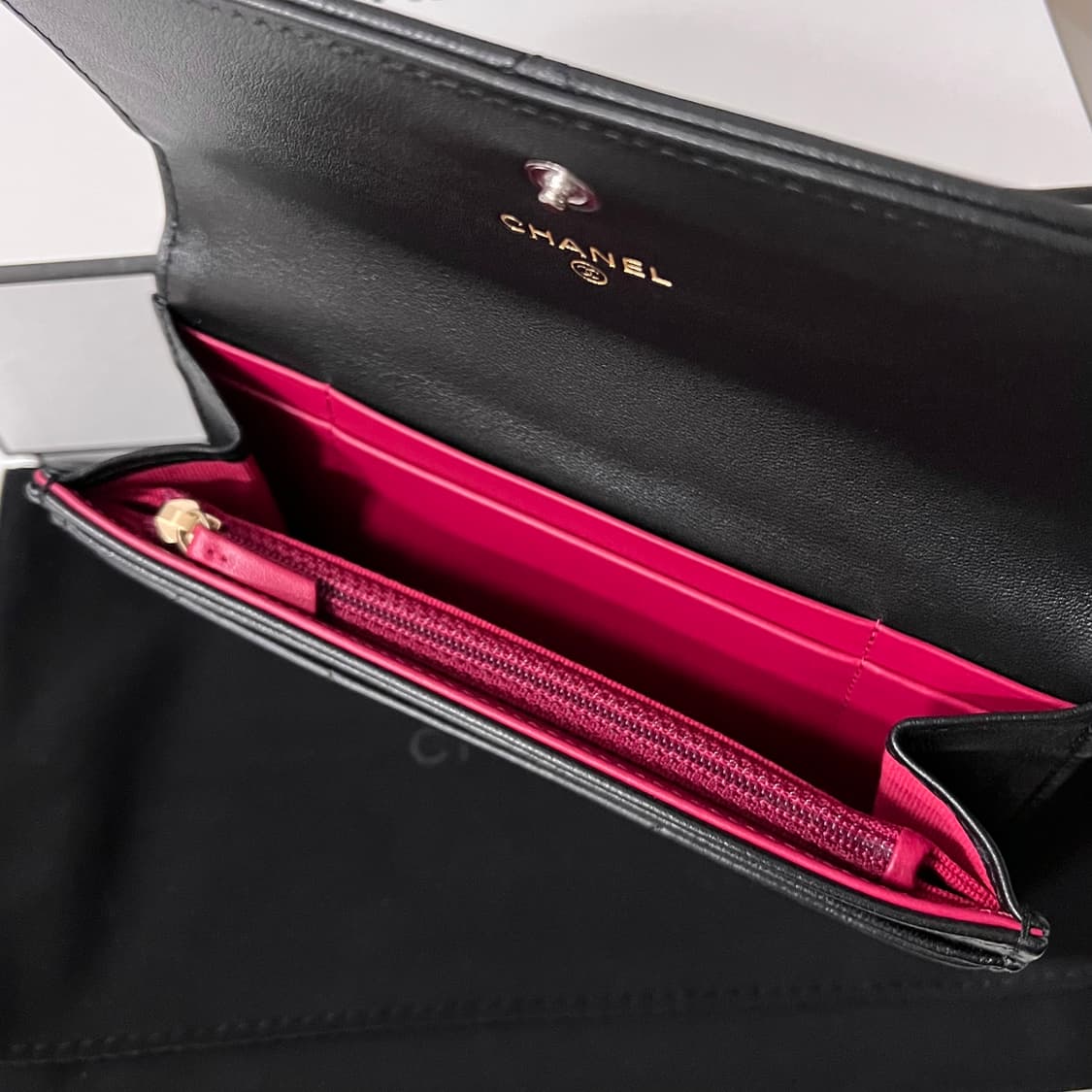 [새상품/풀박스] 샤넬 19램스킨 플랩 중지갑 실버 AP0953 상품이미지6