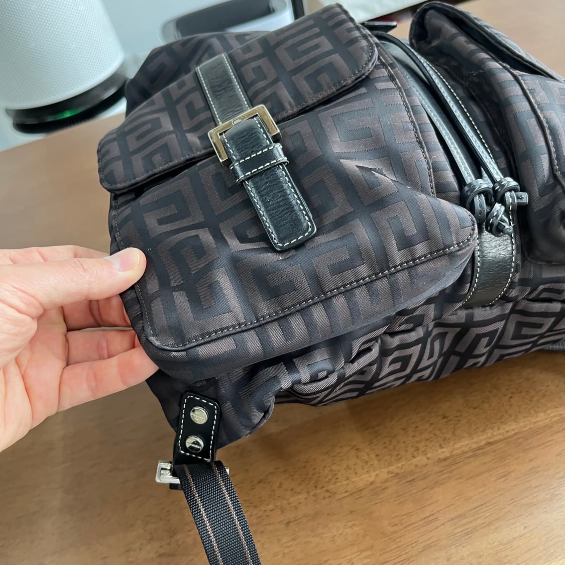 지방시 모노그램 백팩 상품이미지7