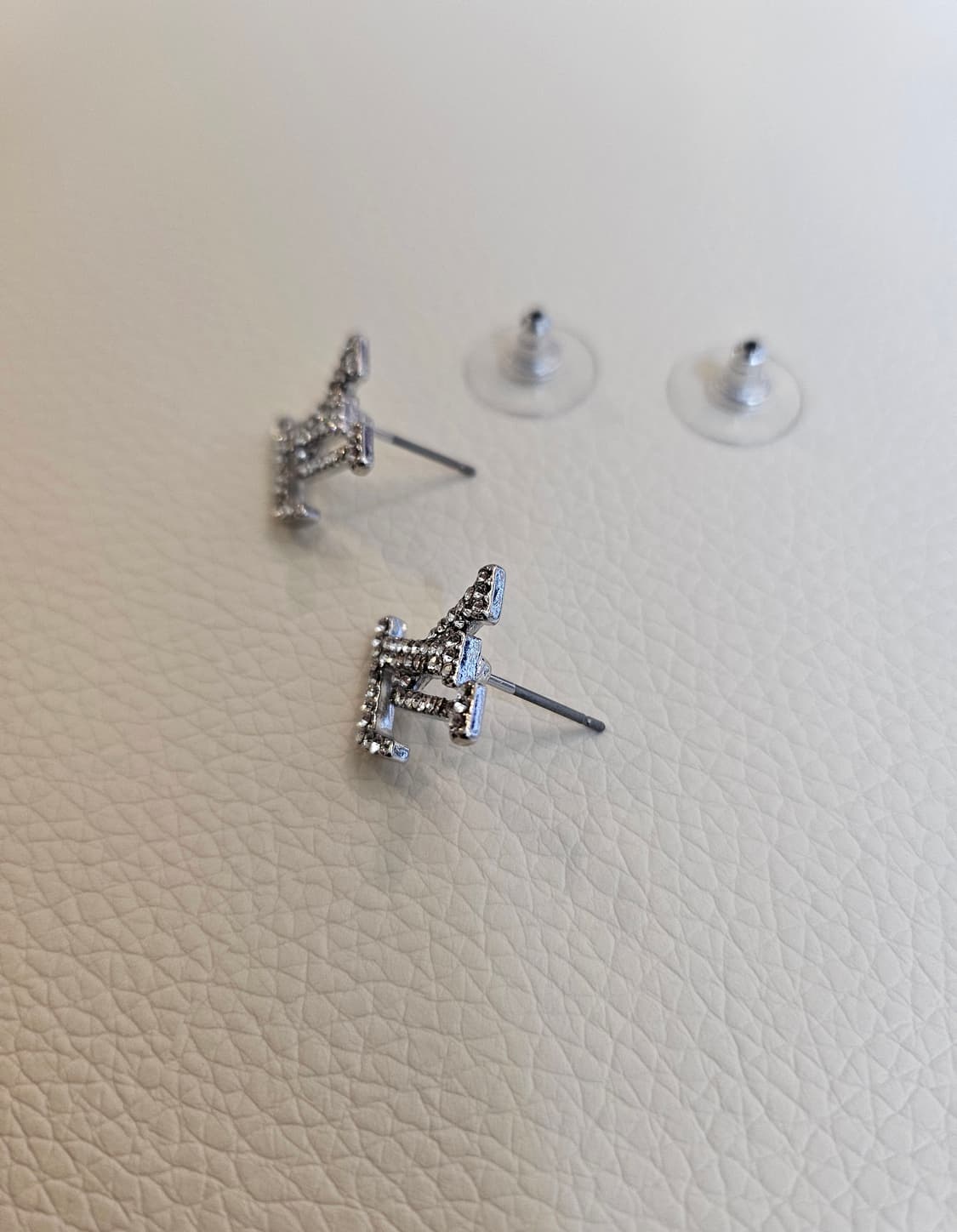 루이비통 업사이클링 아이코닉 실버 귀걸이 상품이미지4