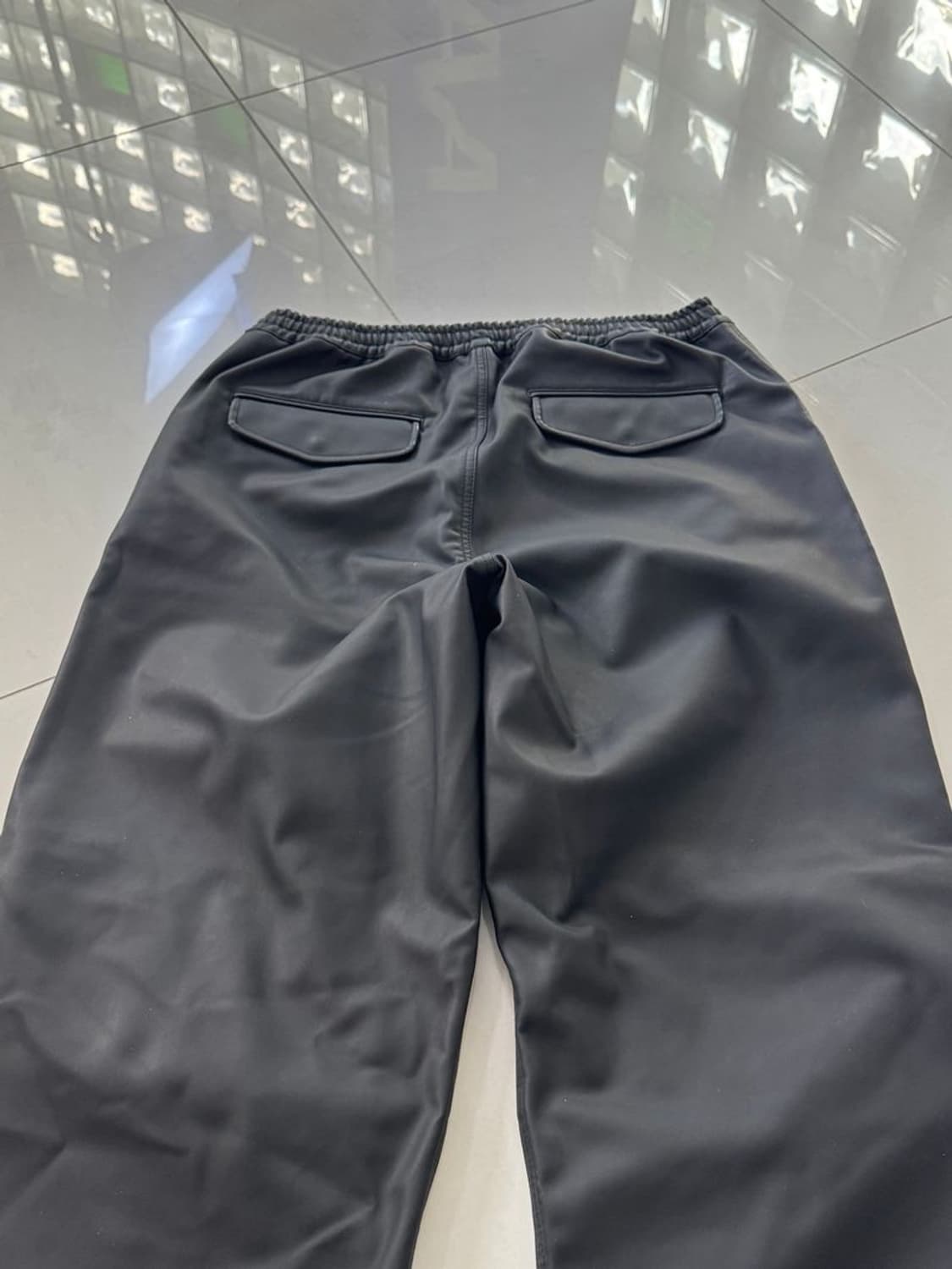 FAKE LEATHER OVERPANTS 인조가죽 오버팬츠 상품이미지4