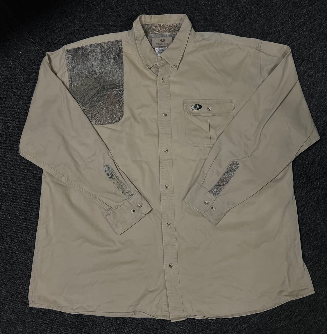 Mossy okas 리얼트리 패치 오버셔츠 상품이미지1