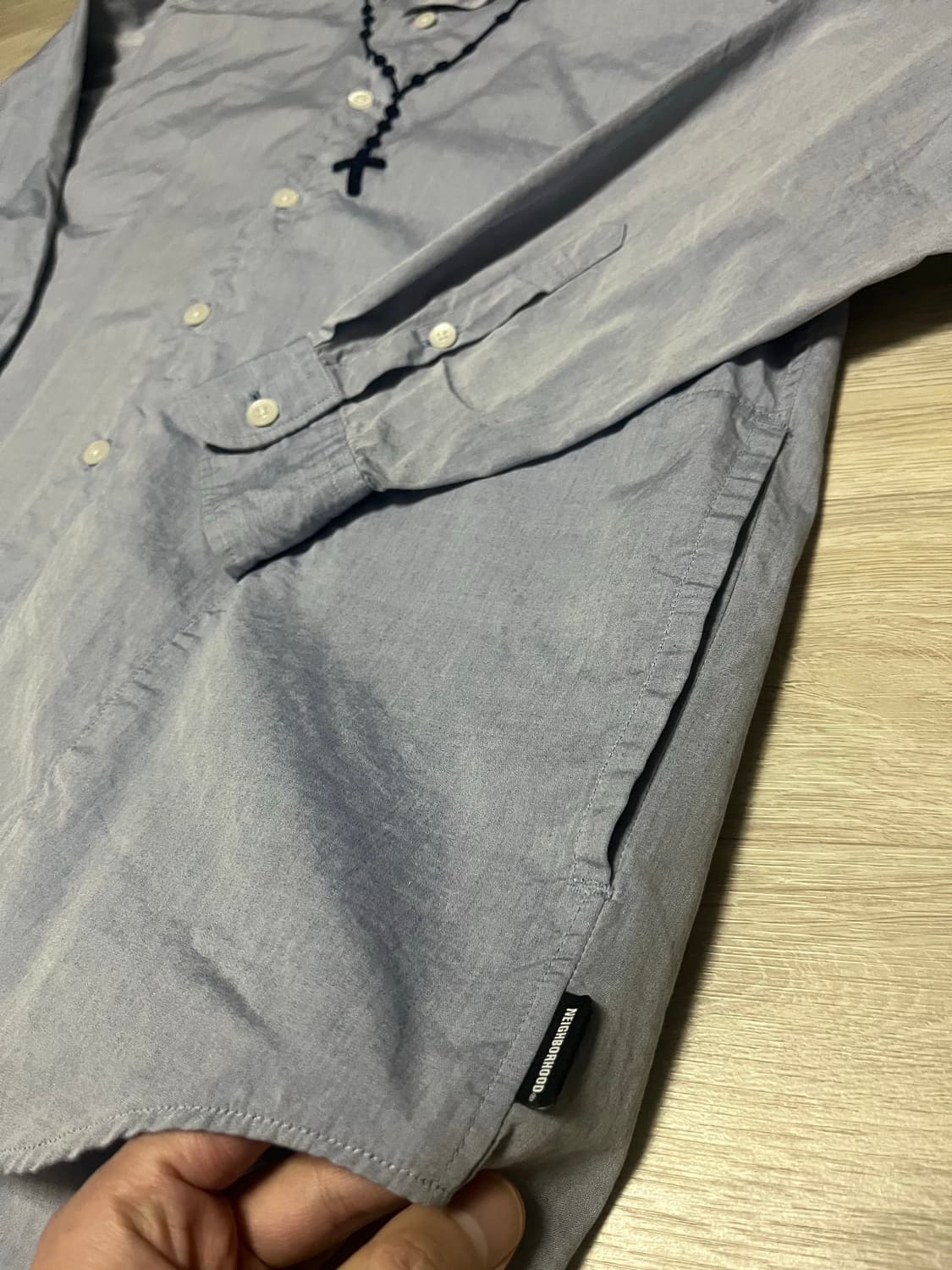 네이버후드 묵주 자수 셔츠 블루 상품이미지6