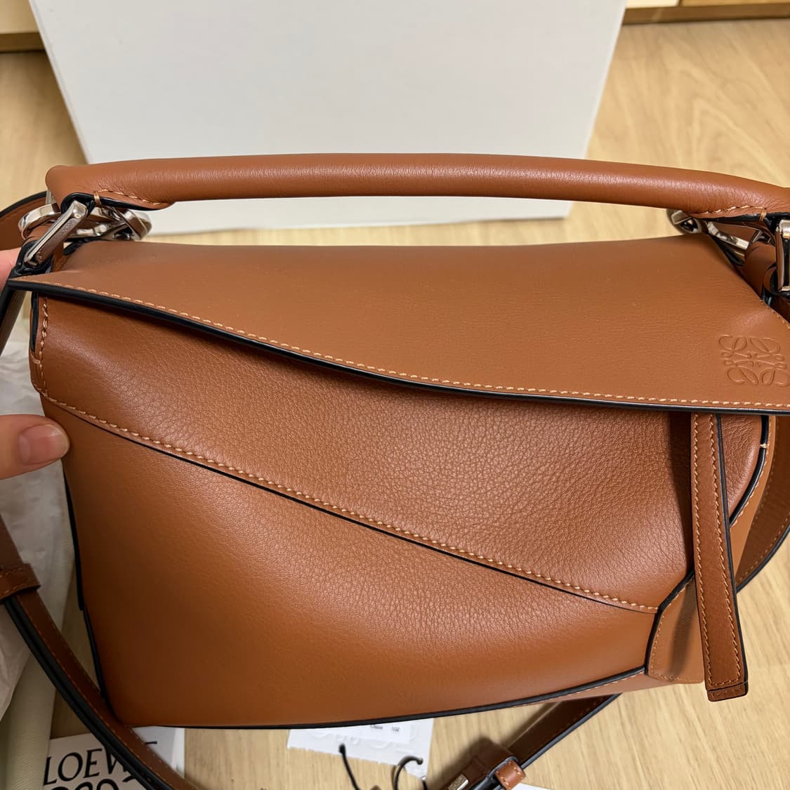 로에베 퍼즐백 스몰 탠 컬러 상품이미지3