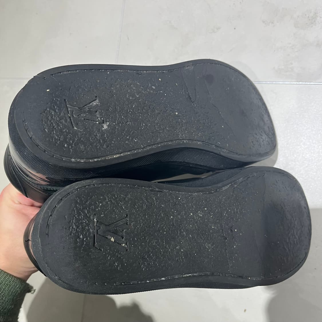 루이비통 스파이 블랙 컬러 스니커즈 상품이미지7