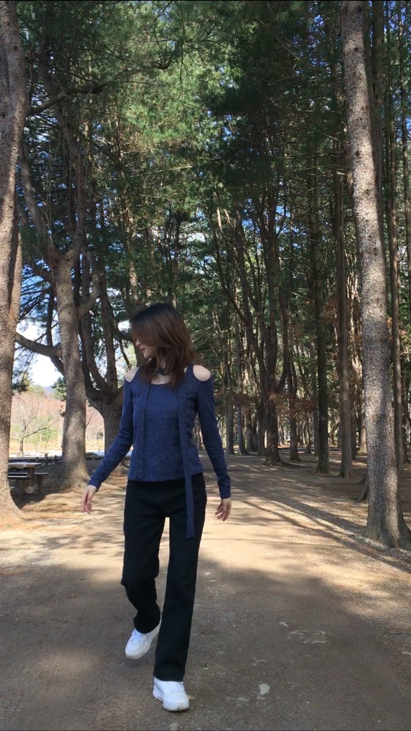 페인츄얼 컷아웃 스카프 블루 니트 상품이미지1