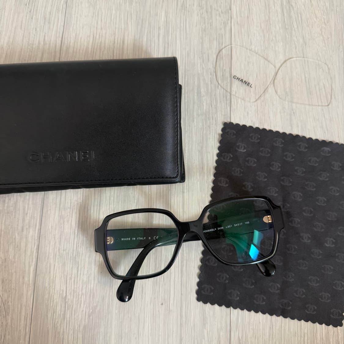 샤넬 스퀘어 하트참 안경 (블랙) 상품이미지2