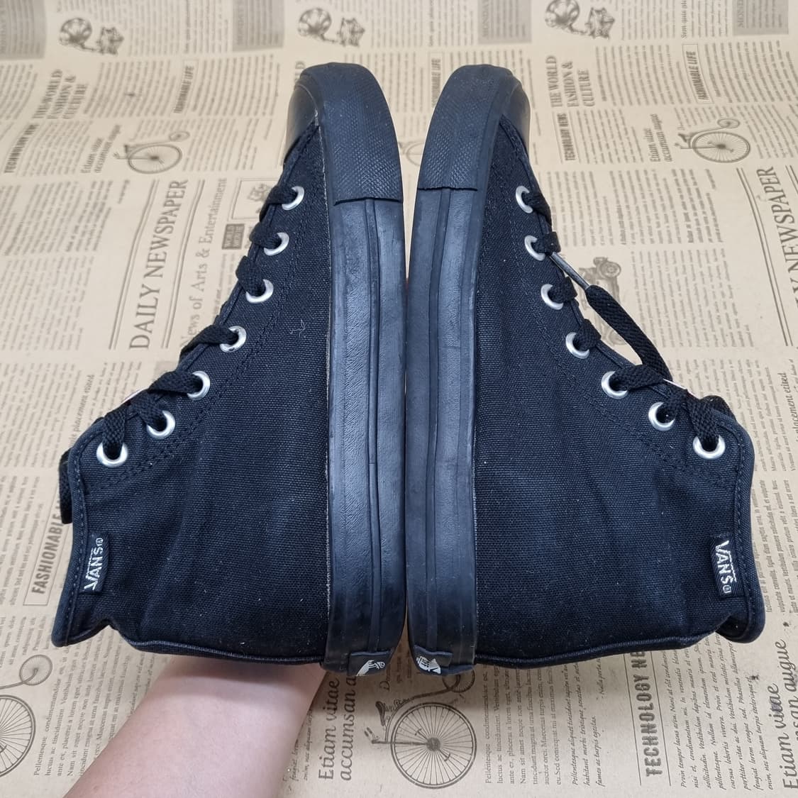 반스 올블랙 여성하이탑235 상품이미지5