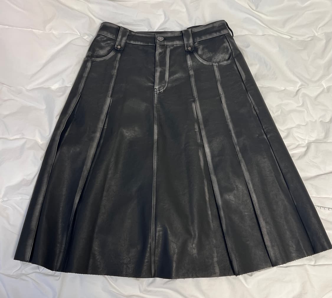 러프넥 워싱 래더 스커트 블랙 상품이미지1