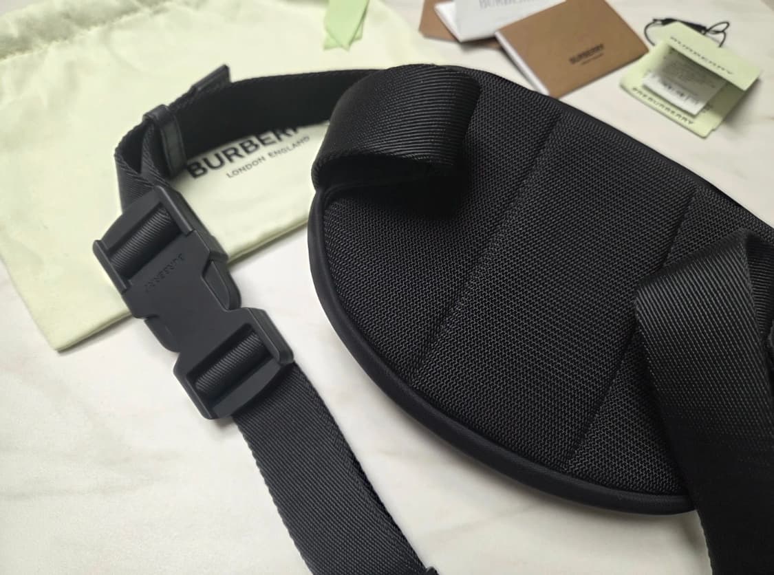 버버리 캐논 나일론 벨트백 블랙 상품이미지2