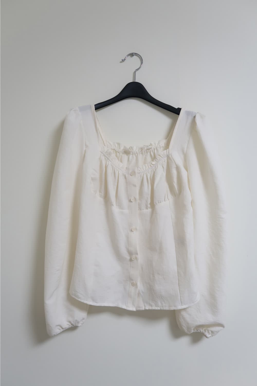 ourcabinet ruby puff blouse 아워캐비넷 블라우스 상품이미지4