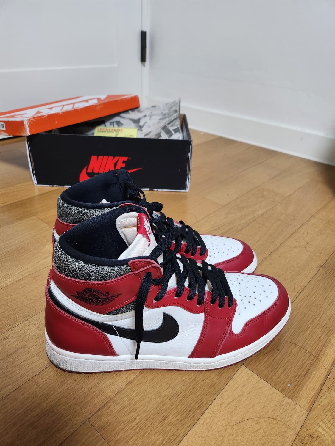 조던1 레트로 하이 OG 시카고 2022 275 상품이미지3