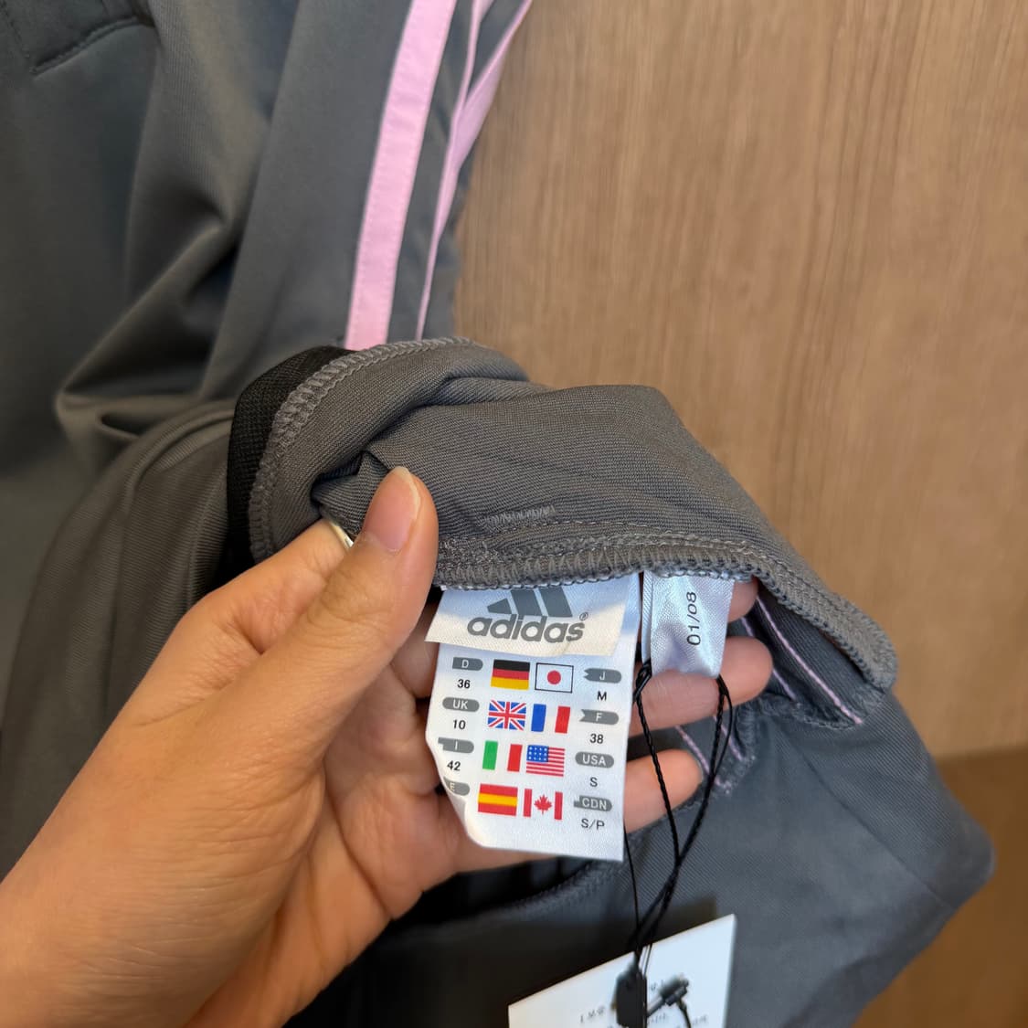 아디다스 슬리브리스 후드 져지 사이드 핑크 삼선 디테일 슬림핏 그레이 상품이미지5